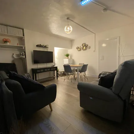 Cold Harbour Entire 3 Bed House - Free Parking Croydon