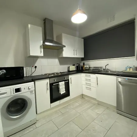 Holiday home Cold Harbour Entire 3 Bed House - Free Parking