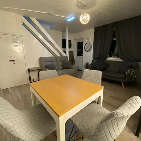 Holiday home Cold Harbour Entire 3 Bed House - Free Parking