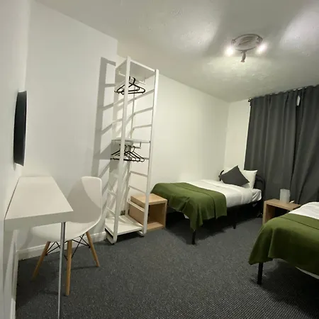 Cold Harbour Entire 3 Bed House - Free Parking *