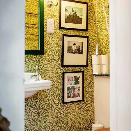 The Kensington Gatehouse Apartment *