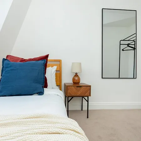 Spacious 4br 3-storey Townhouse In Lively Deptford Holiday home London