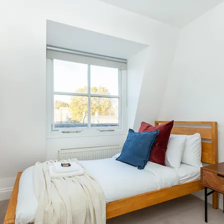 Holiday home Spacious 4br 3-storey Townhouse In Lively Deptford *