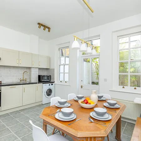 Spacious 4br 3-storey Townhouse In Lively Deptford * London