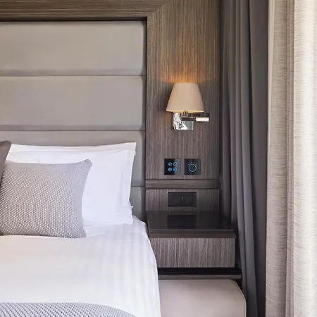 Eccleston Square 4*