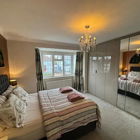 Apartment 3 Bedroom House With Garden In London Cheam