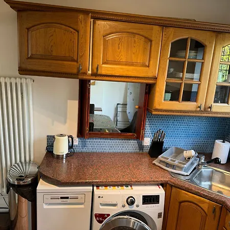 3 Bedroom House With Garden In London