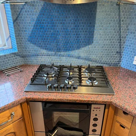 3 Bedroom House With Garden In London Apartment Cheam