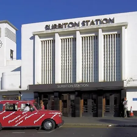 With Free Parkings, Surbiton, Kingston Upon Thames, Surrey, Greater London Uk Surbiton