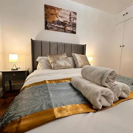 Luxury In Prime Location Apartment