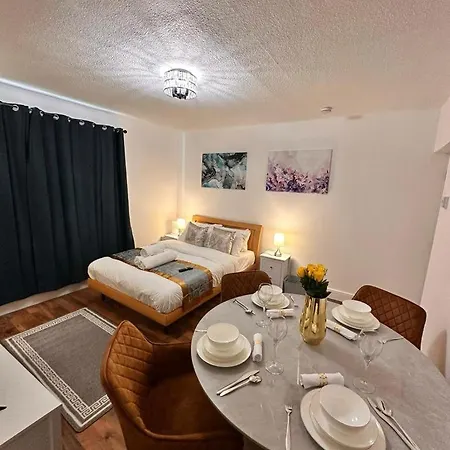Luxury In Prime Location Apartment