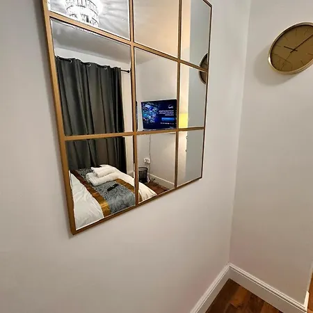 Luxury In Prime Location *