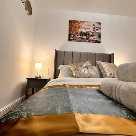 Apartment Luxury In Prime Location *