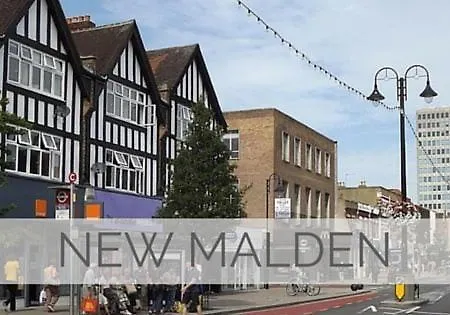 With Free Parkings, Surbiton, Kingston Upon Thames, Surrey, Greater London Uk Holiday home