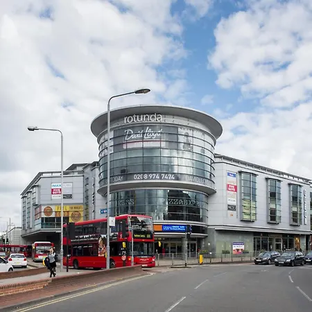 With Free Parkings, Surbiton, Kingston Upon Thames, Surrey, Greater London Uk