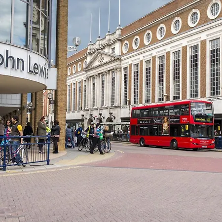 With Free Parkings, Surbiton, Kingston Upon Thames, Surrey, Greater London Uk * Surbiton