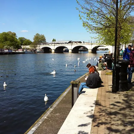 With Free Parkings, Surbiton, Kingston Upon Thames, Surrey, Greater London Uk