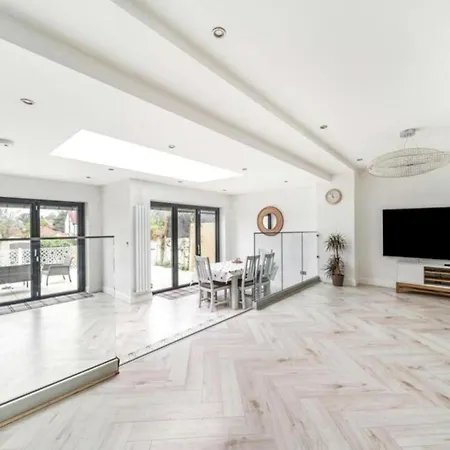 Modern Family In Greater London Ferienhaus *