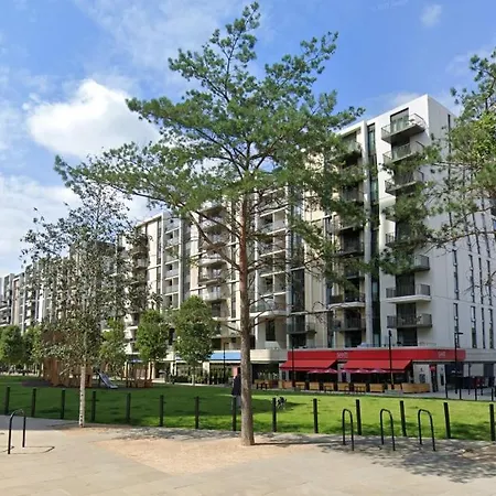 Homestay Luxury En-suite Olympic Village In Shared *