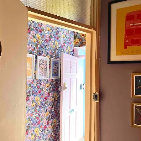 Artsy House In Southeast Holiday home