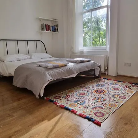 Primrose Hill - Charming, Cosy, 2 Double Bedrooms Apartment *