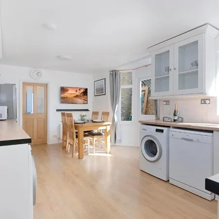 Onsitestays: Tranquil Wimbledon 2br With Garden Apartment *