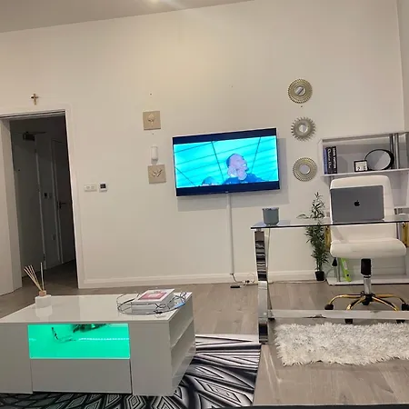 Nest Apartment Goodmayes