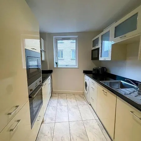Luxury 2 Bedroom In Central At Affordable Rates