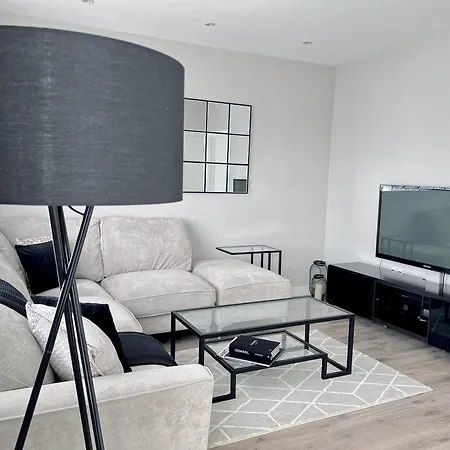 Private Luxury One Bedroom With Parking Apartment