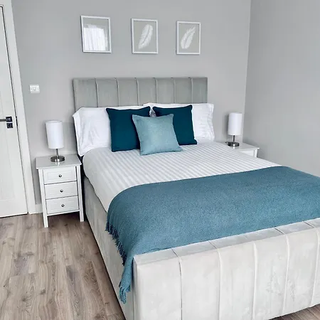 Private Luxury One Bedroom With Parking Apartment *