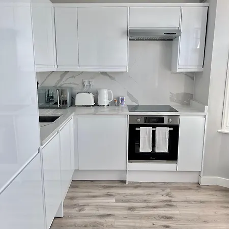 Private Luxury One Bedroom With Parking * Palmers Green