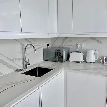 Apartment Private Luxury One Bedroom With Parking