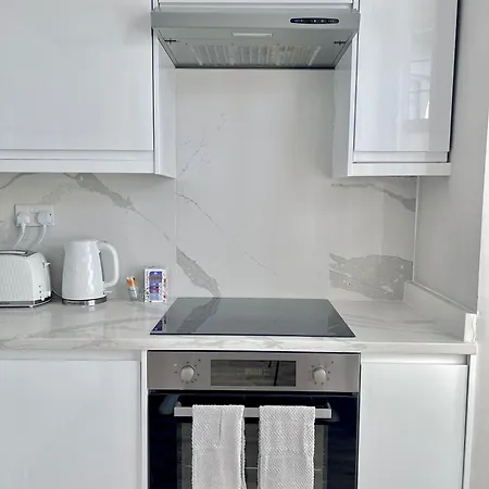 Private Luxury One Bedroom With Parking Palmers Green