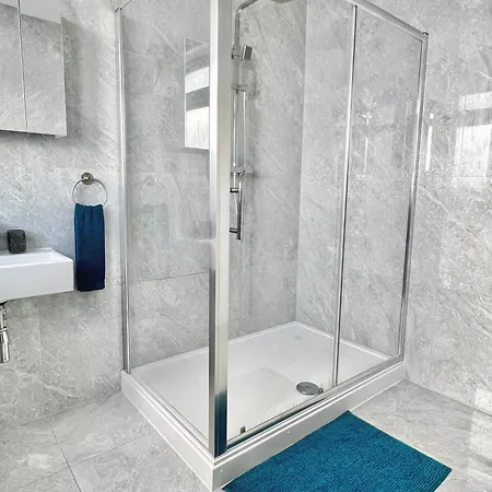 Private Luxury One Bedroom With Parking *