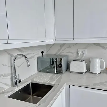 Private Luxury One Bedroom With Parking Palmers Green
