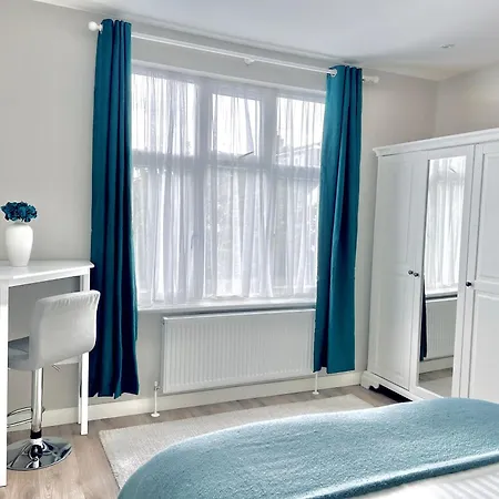 Private Luxury One Bedroom With Parking Apartment *