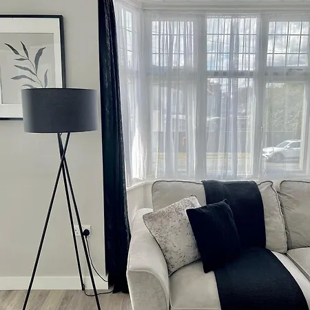 Private Luxury One Bedroom With Parking Palmers Green