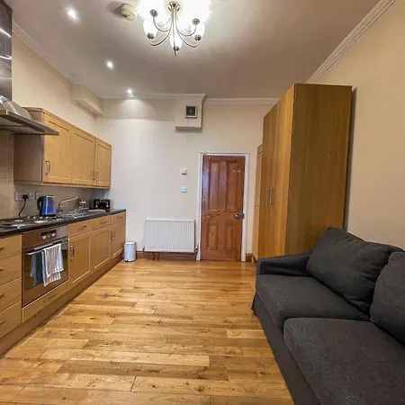 Lovely&bright Flat Close To Apartment