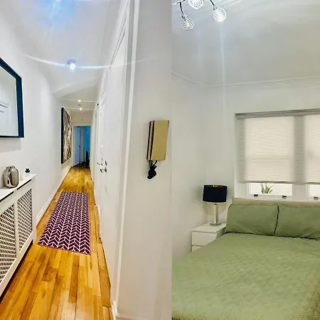 2 Bedroom Flat In Diplomatic Enclave In Kensington Apartment