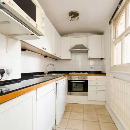 2 Bedroom Flat In Diplomatic Enclave In Kensington