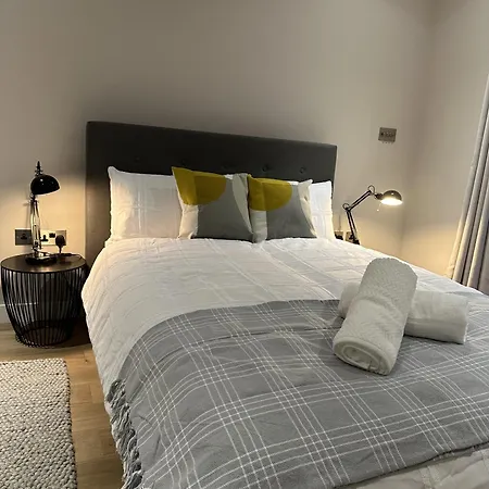Richardson Deluxe Apartment *