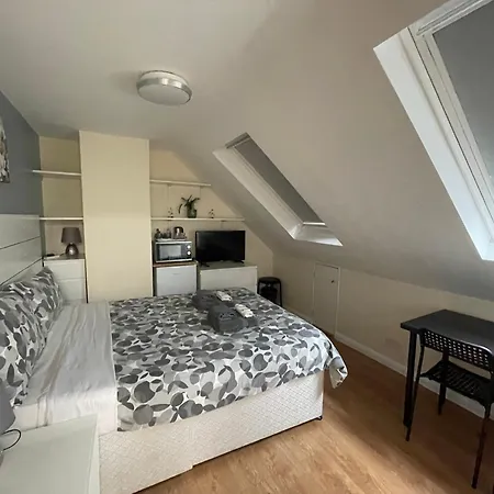 Kensal 2 Guest house London