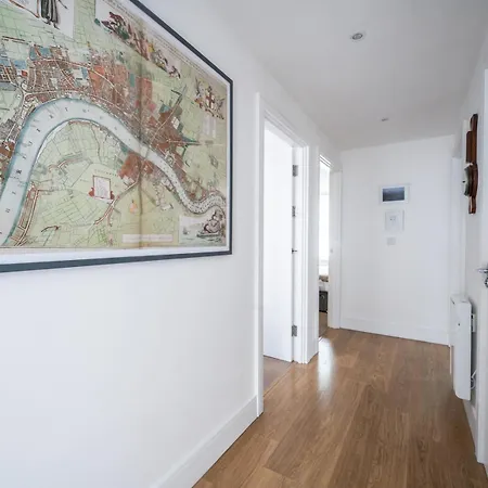 Cosy And Spacious Flat Near Bridge Apartment