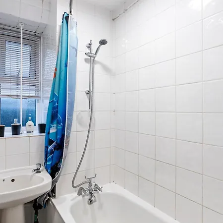 3 Bedroom Flat Near Finsbury Park, Manor House Station * London