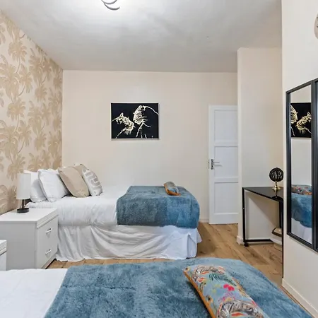 3 Bedroom Flat Near Finsbury Park, Manor House Station