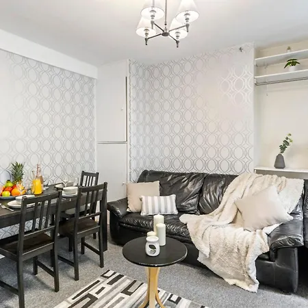 Apartment 3 Bedroom Flat Near Finsbury Park, Manor House Station