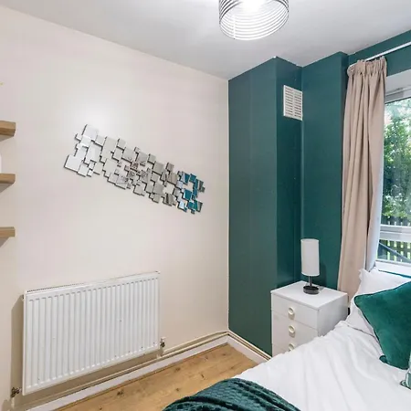 3 Bedroom Flat Near Finsbury Park, Manor House Station * London
