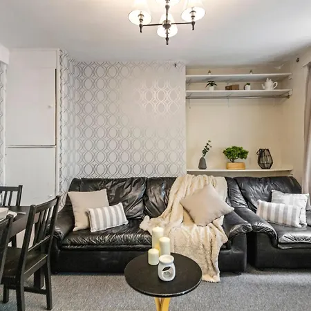 3 Bedroom Flat Near Finsbury Park, Manor House Station *