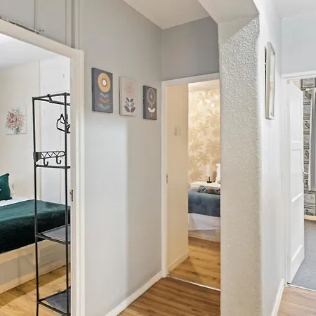 3 Bedroom Flat Near Finsbury Park, Manor House Station * London
