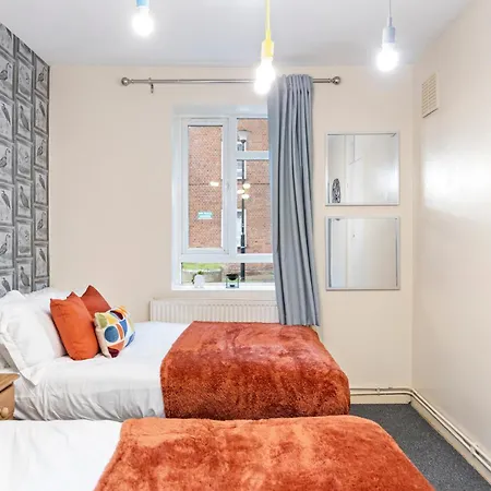 3 Bedroom Flat Near Finsbury Park, Manor House Station Apartment London